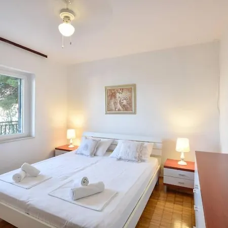 Apartmán 4 Stars With Private Pool, 100m Away From The Beach And Close To The Town Center
