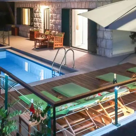 4 Stars With Private Pool, 100m Away From The Beach And Close To The Town Center * Hvar Town