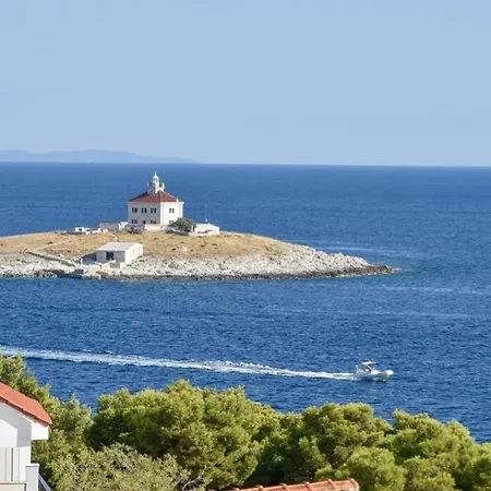 4 Stars With Private Pool, 100m Away From The Beach And Close To The Town Center * Hvar Town