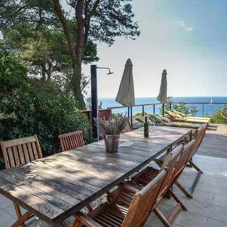 4 Stars With Private Pool, 100m Away From The Beach And Close To The Town Center