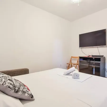 4 Stars With Private Pool, 100m Away From The Beach And Close To The Town Center * Hvar Town