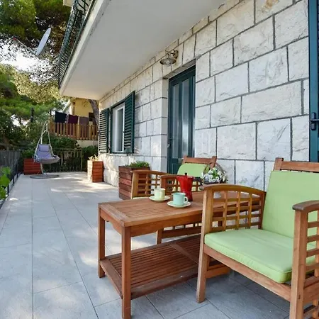 Apartmán 4 Stars With Private Pool, 100m Away From The Beach And Close To The Town Center
