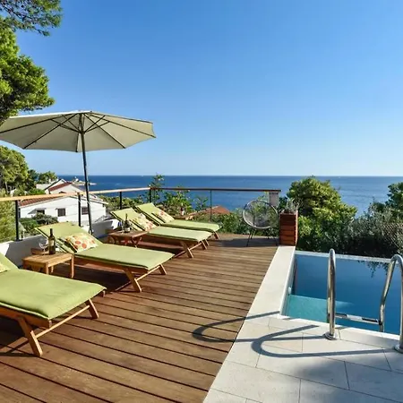 Apartmán 4 Stars With Private Pool, 100m Away From The Beach And Close To The Town Center