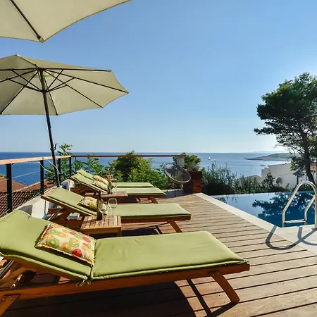 4 Stars With Private Pool, 100m Away From The Beach And Close To The Town Center Hvar Town